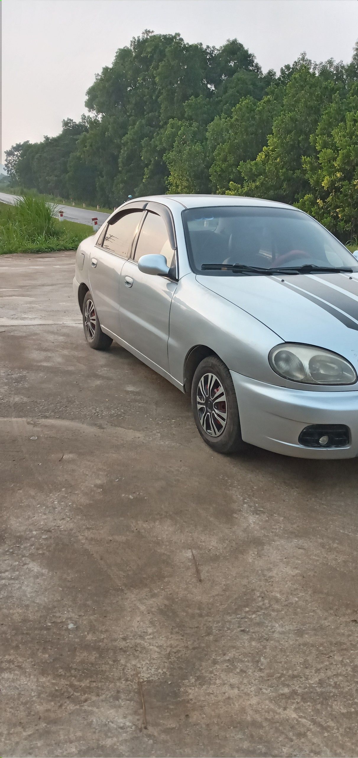 Daewoo Lanos 2000 - Xe màu bạc giá ưu đãi