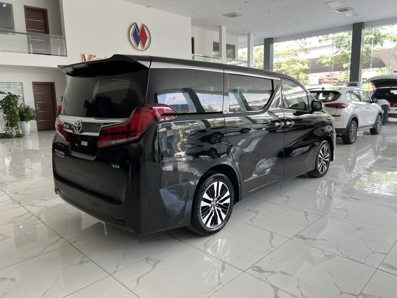 Toyota Alphard Executive Lounge  2018 - E bán chiếc Toyota Alphard màu đen xe sản xuất năm 2018 đăng ký tên cá nhân xe đẹp xuất sắc không lỗi nhỏ.