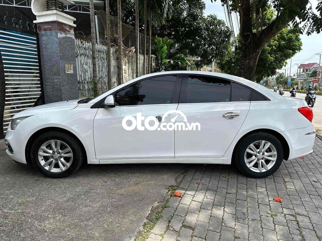 Chevrolet Cruze 2015 - Số sàn, 5 chỗ