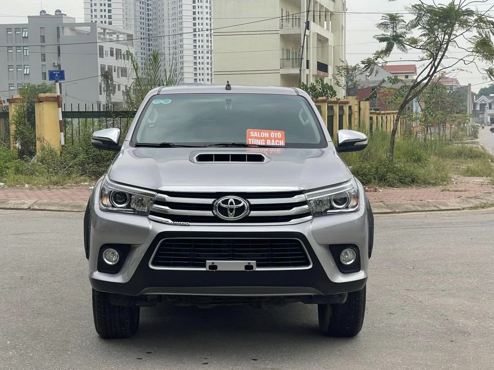 Toyota Hilux 2015 - Màu bạc, giá chỉ 660 triệu