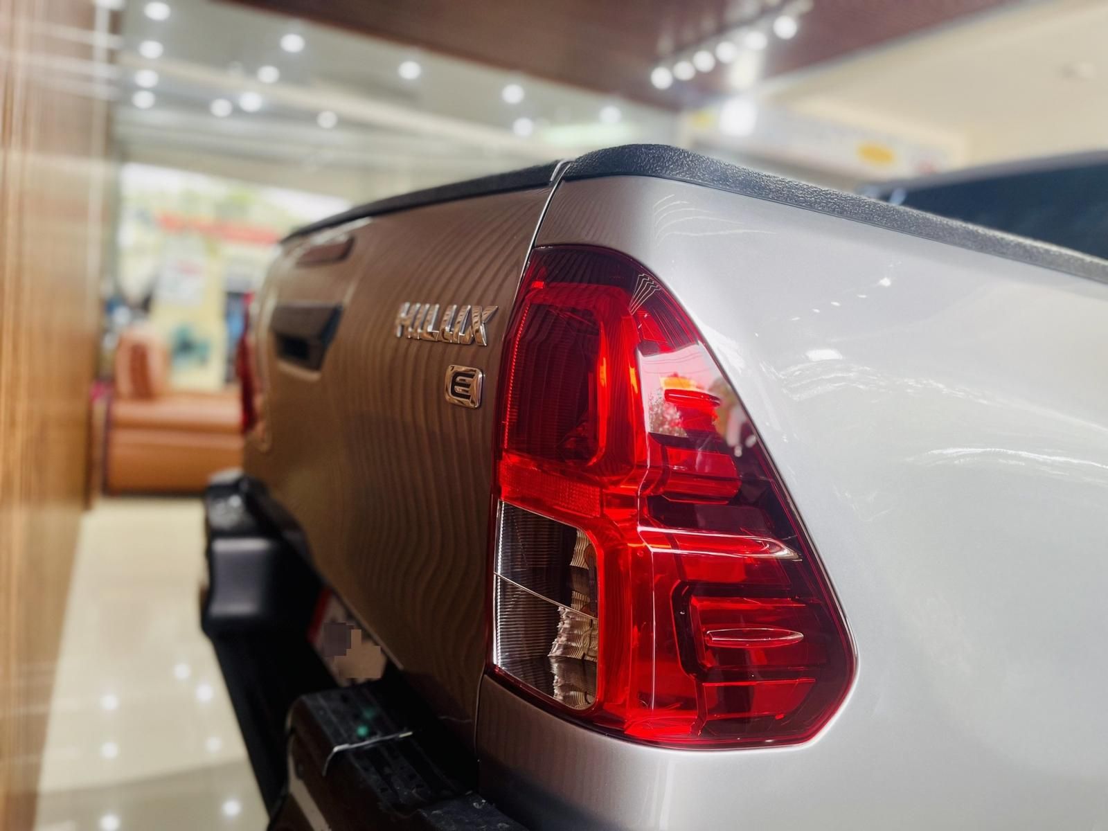 Toyota Hilux 2020 - Cam kết bằng văn bản, xe còn bảo hành