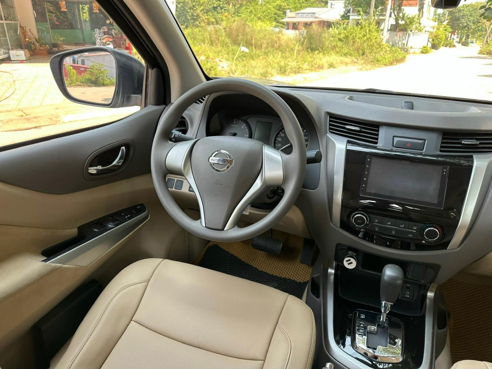Nissan Navara 2018 - Đã lên ghế da, thay 4 lốp offroad