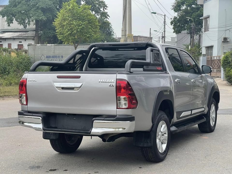 Toyota Hilux 2015 - Màu bạc, giá chỉ 660 triệu