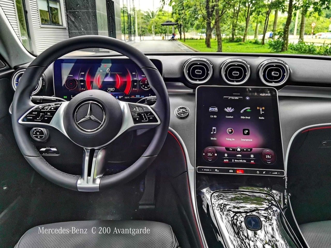 Mercedes-Benz C200 2022 - Giảm tiền mặt lên đến 100 triệu - Tặng bộ quà tặng chính hãng giá trị