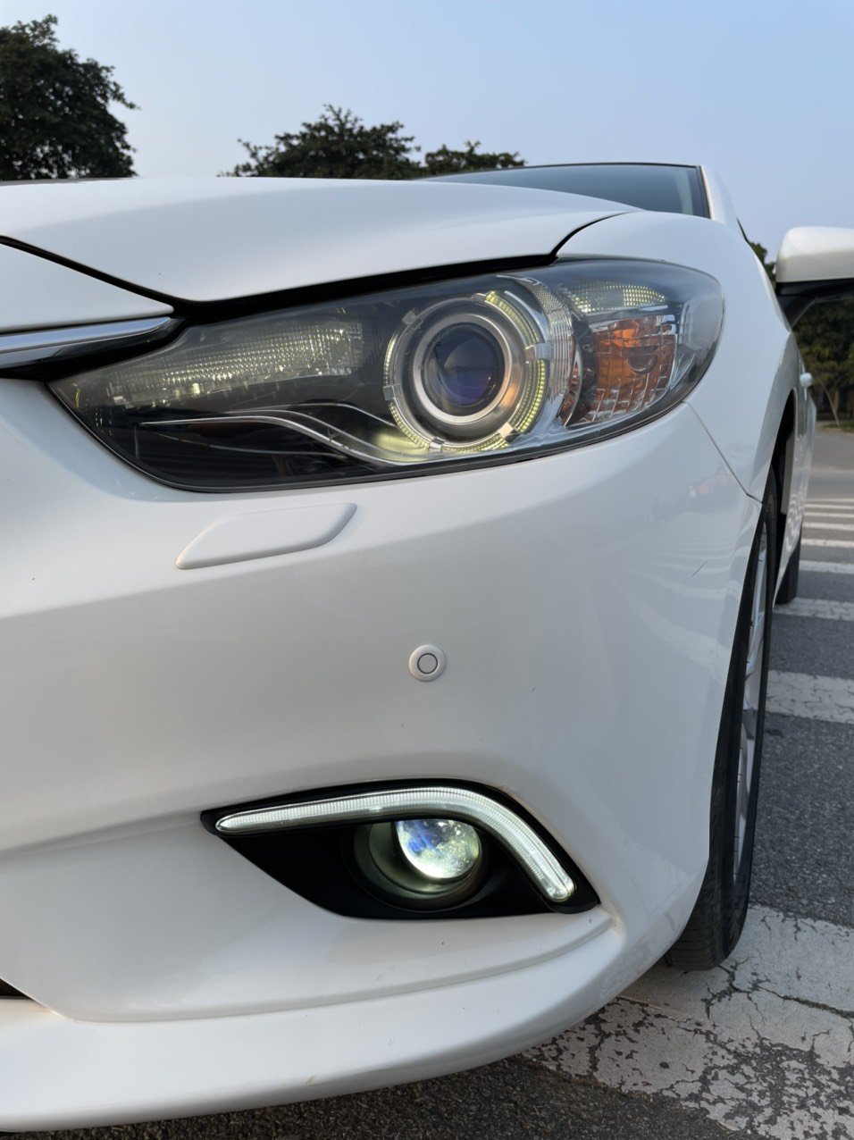 Mazda 6 2015 - Màu trắng, biển Hà Nội lên full đồ chơi