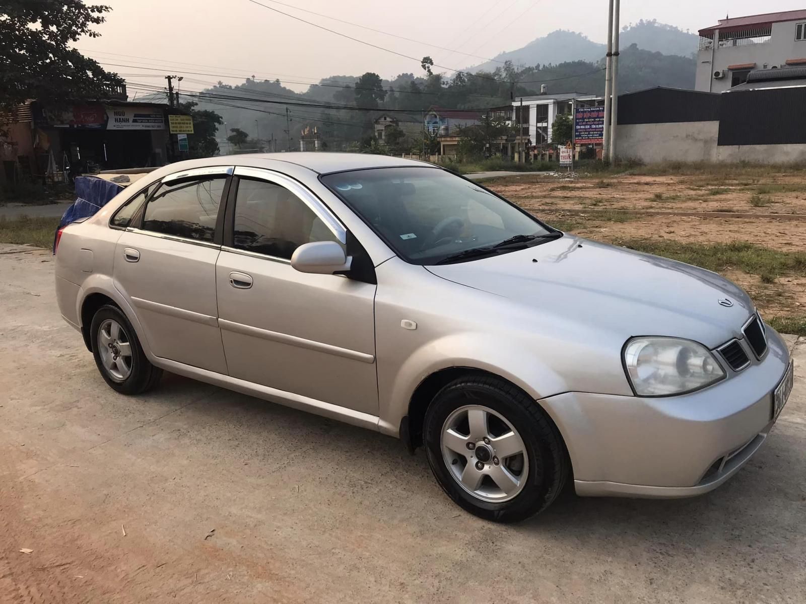 Daewoo Lacetti 2005 - Xe màu bạc 