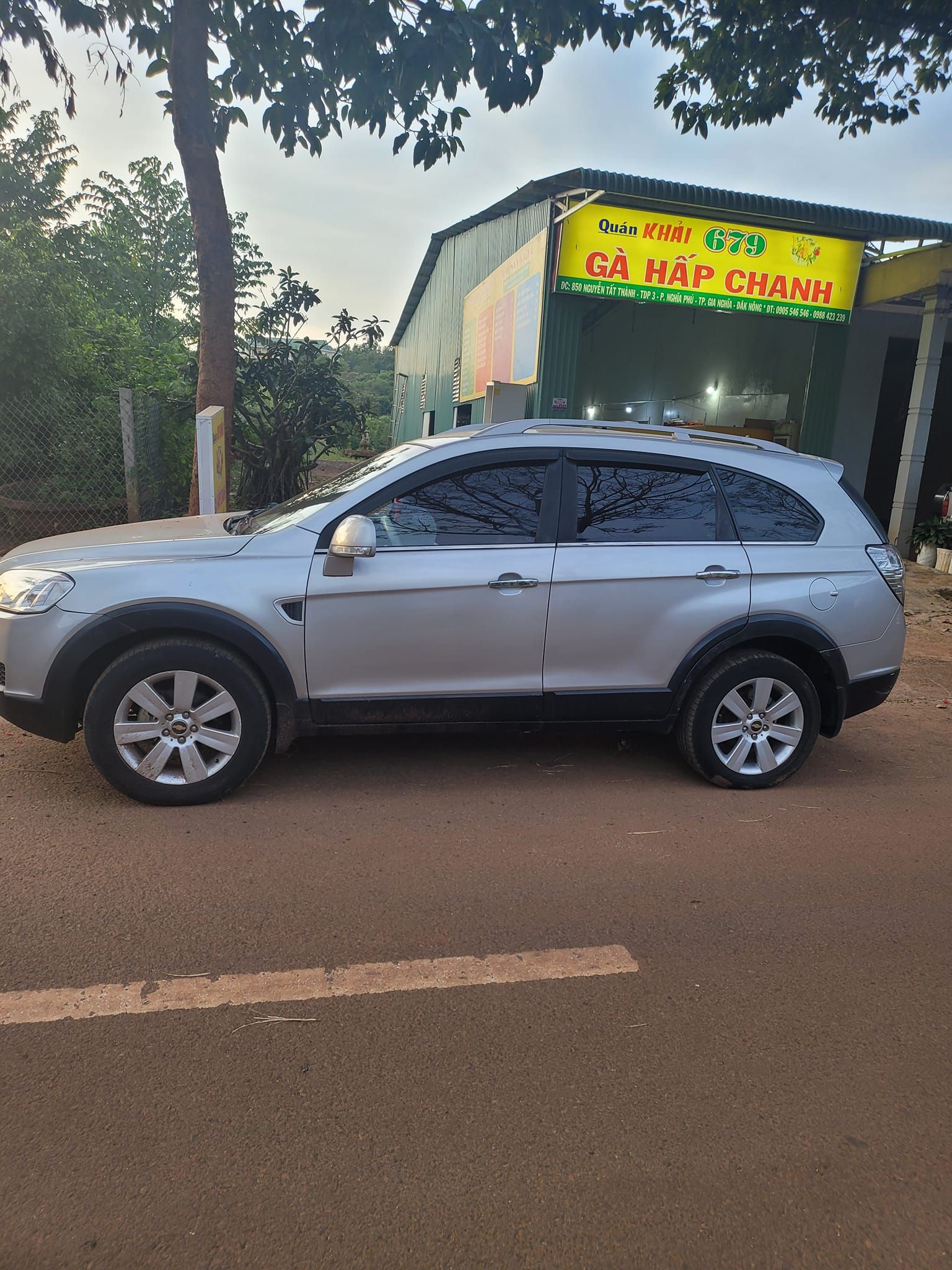 Chevrolet Captiva 2010 - Màu bạc số tự động