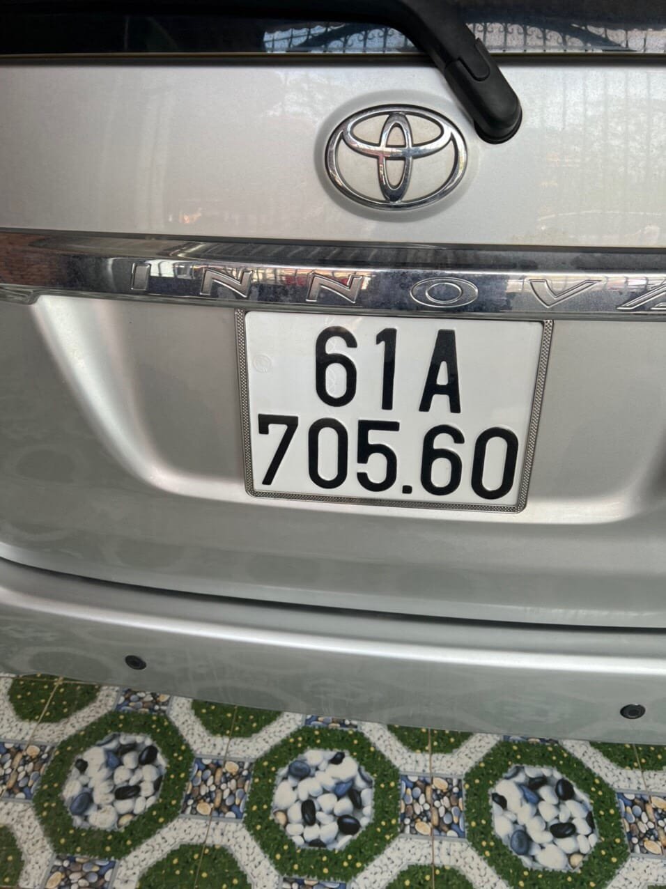 Toyota Innova 2013 - Xe màu bạc số sàn