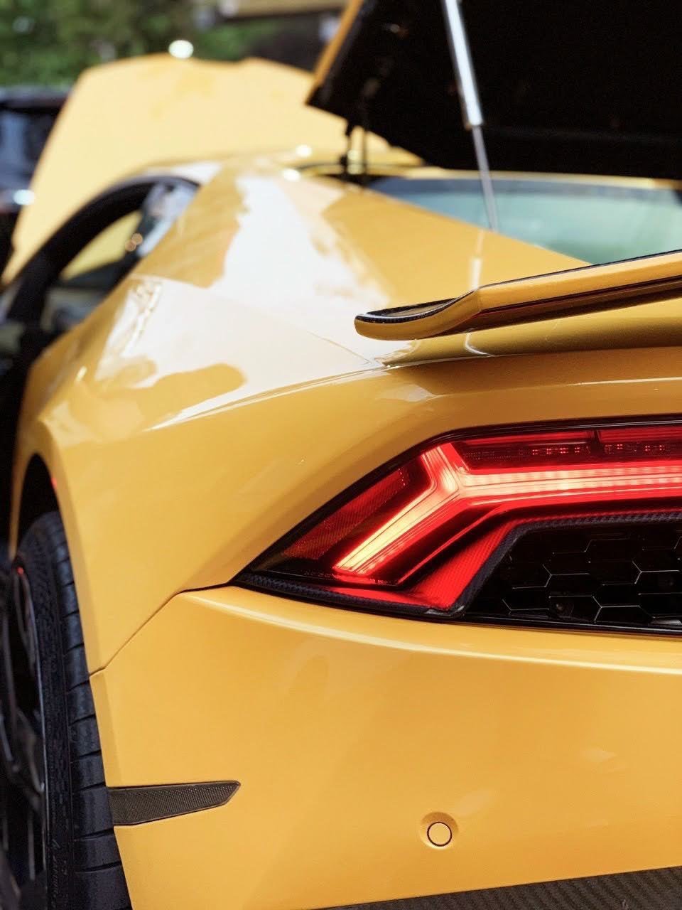 Lamborghini Huracan 2014 - Biển trắng