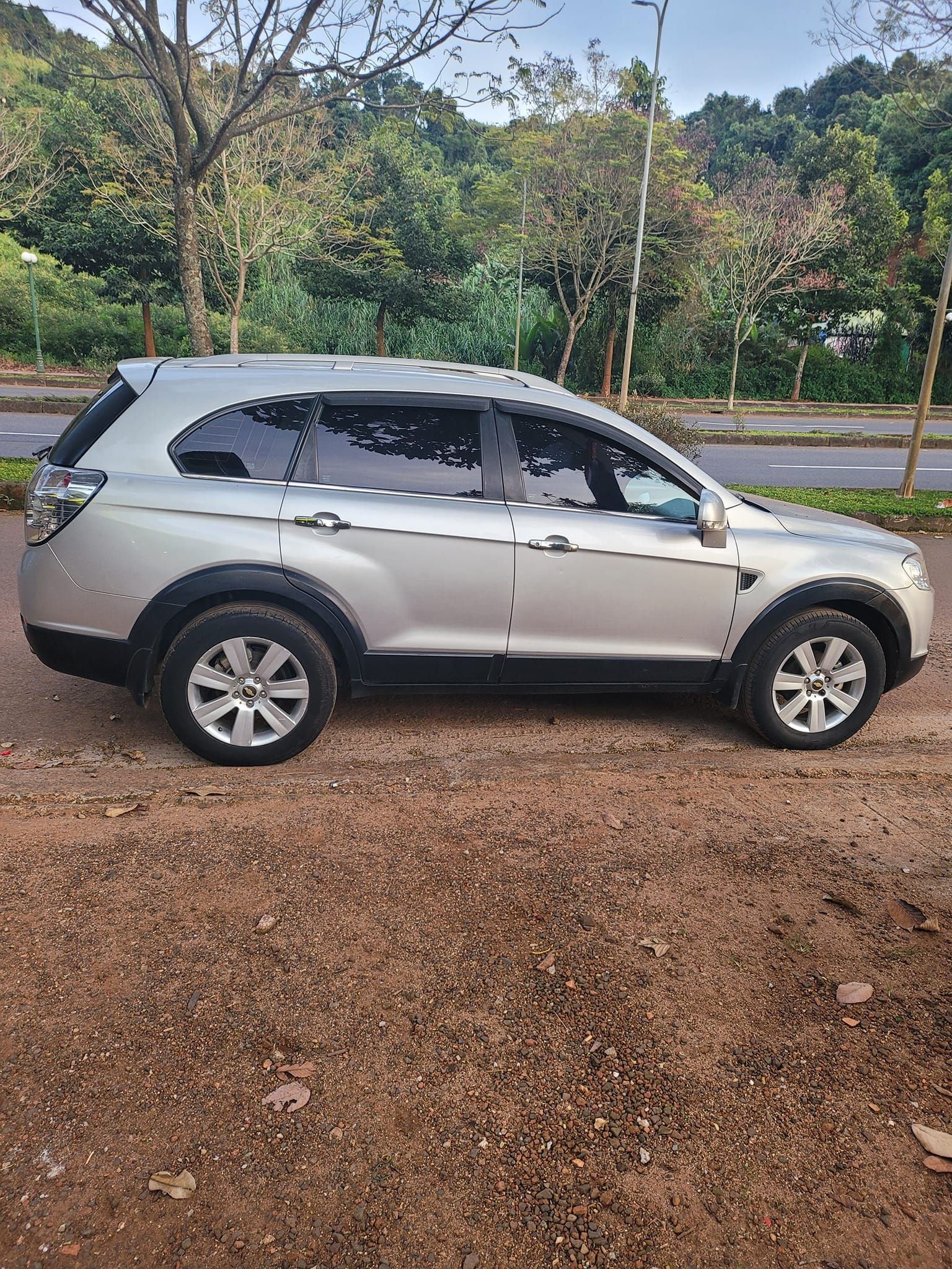 Chevrolet Captiva 2010 - Màu bạc số tự động