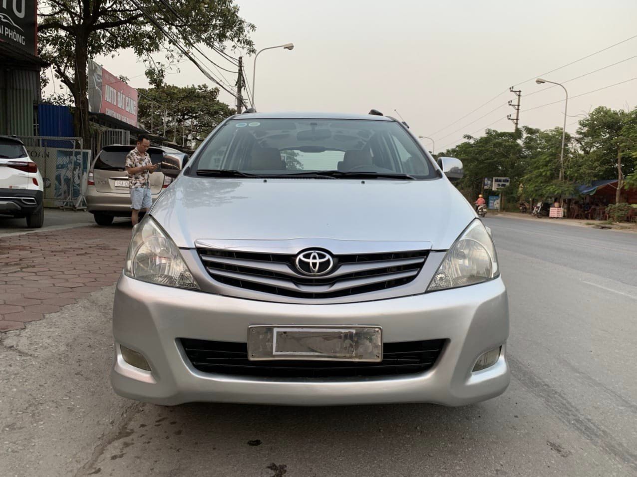 Toyota Innova 2009 - Màu bạc