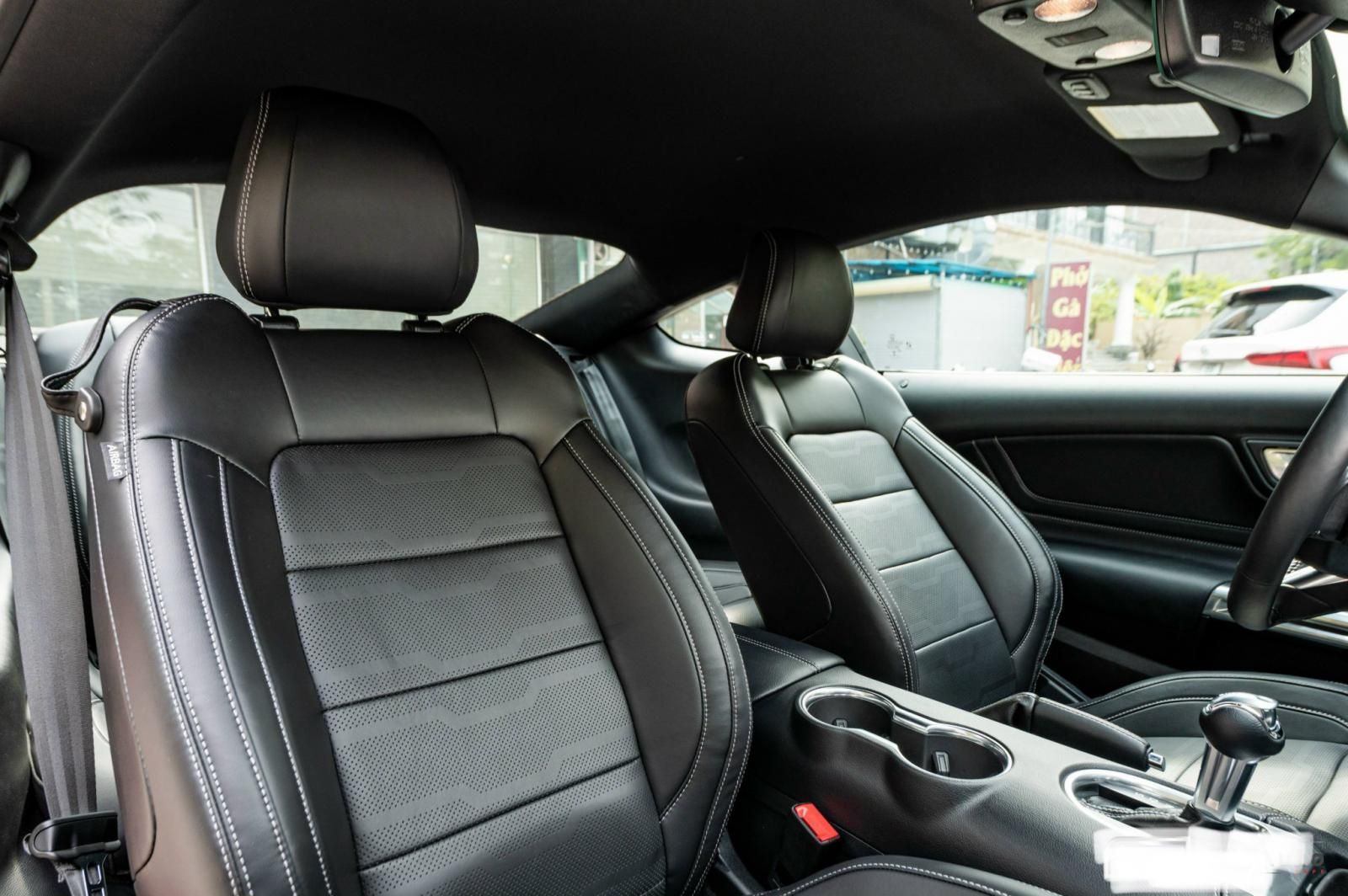 Ford Mustang 2022 - Premium Fastback, nhập Mỹ mới 100% giao ngay, xe trang bị động cơ 2.3L Ecoboost