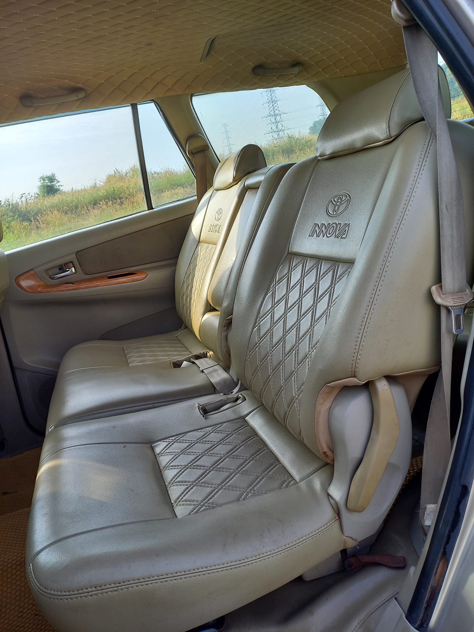 Toyota Innova 2009 - Màu bạc giá ưu đãi