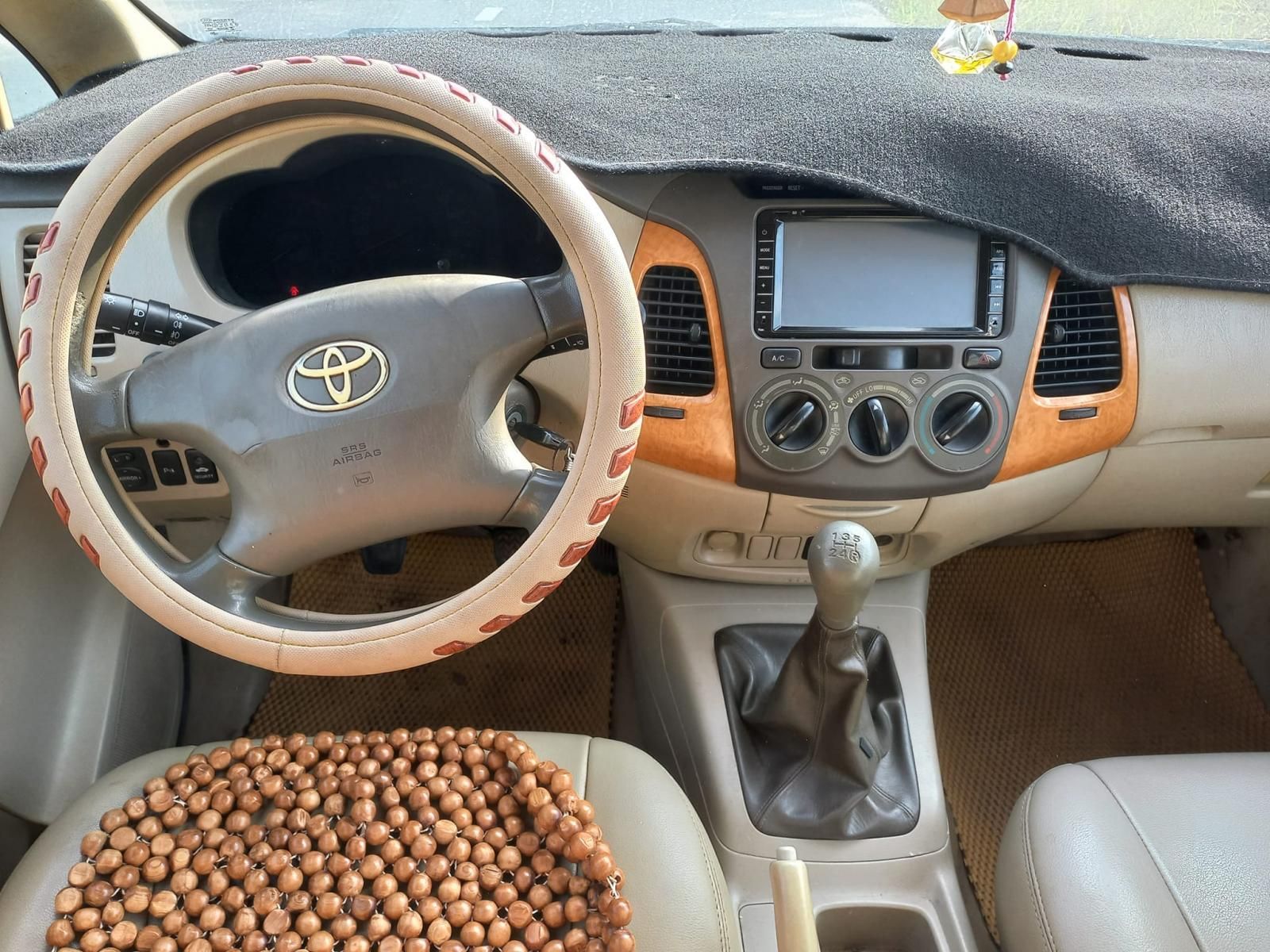 Toyota Innova 2009 - Màu bạc giá ưu đãi