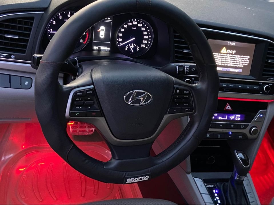 Hyundai Elantra 2016 - Màu đỏ, 510 triệu