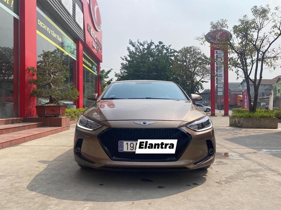 Hyundai Elantra 2016 - Màu nâu cà phê