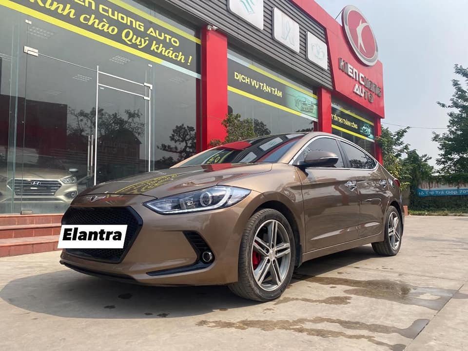 Hyundai Elantra 2016 - Màu nâu cà phê