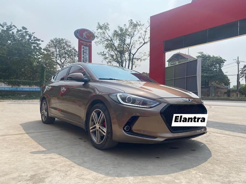 Hyundai Elantra 2016 - Màu nâu cà phê