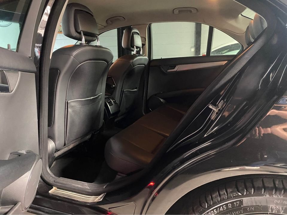 Mercedes-Benz C200 2011 - Máy móc nguyên zin, hoạt động rất tốt