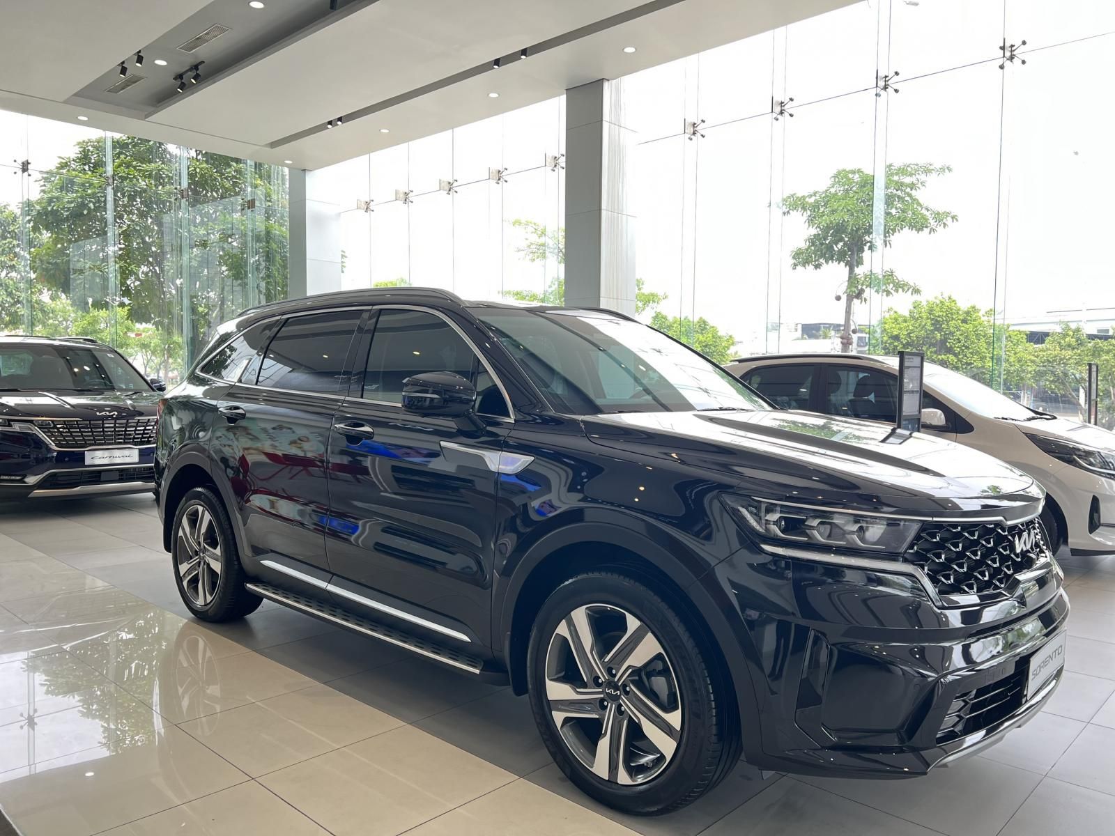 Kia Sorento 2022 - Sẵn trắng đen, giảm 35tr tiền mặt, full phụ kiện