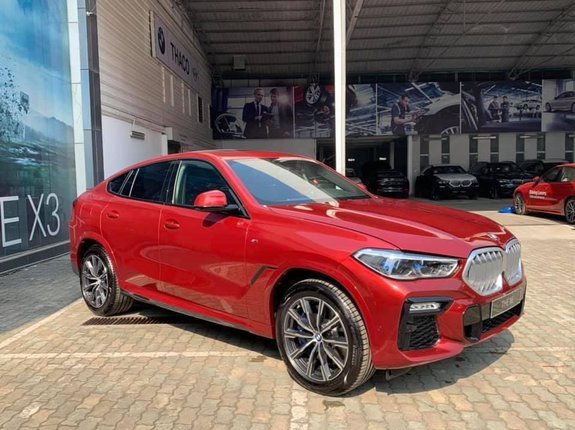 BMW X6 2022 - Xe màu đỏ nổi bật thu hút ánh nhìn