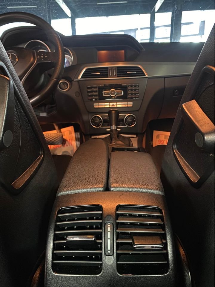 Mercedes-Benz C200 2011 - Máy móc nguyên zin, hoạt động rất tốt