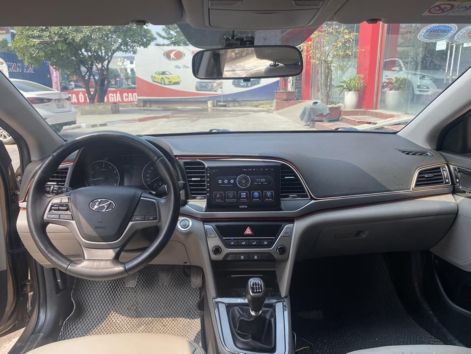 Hyundai Elantra 2016 - Màu nâu cà phê