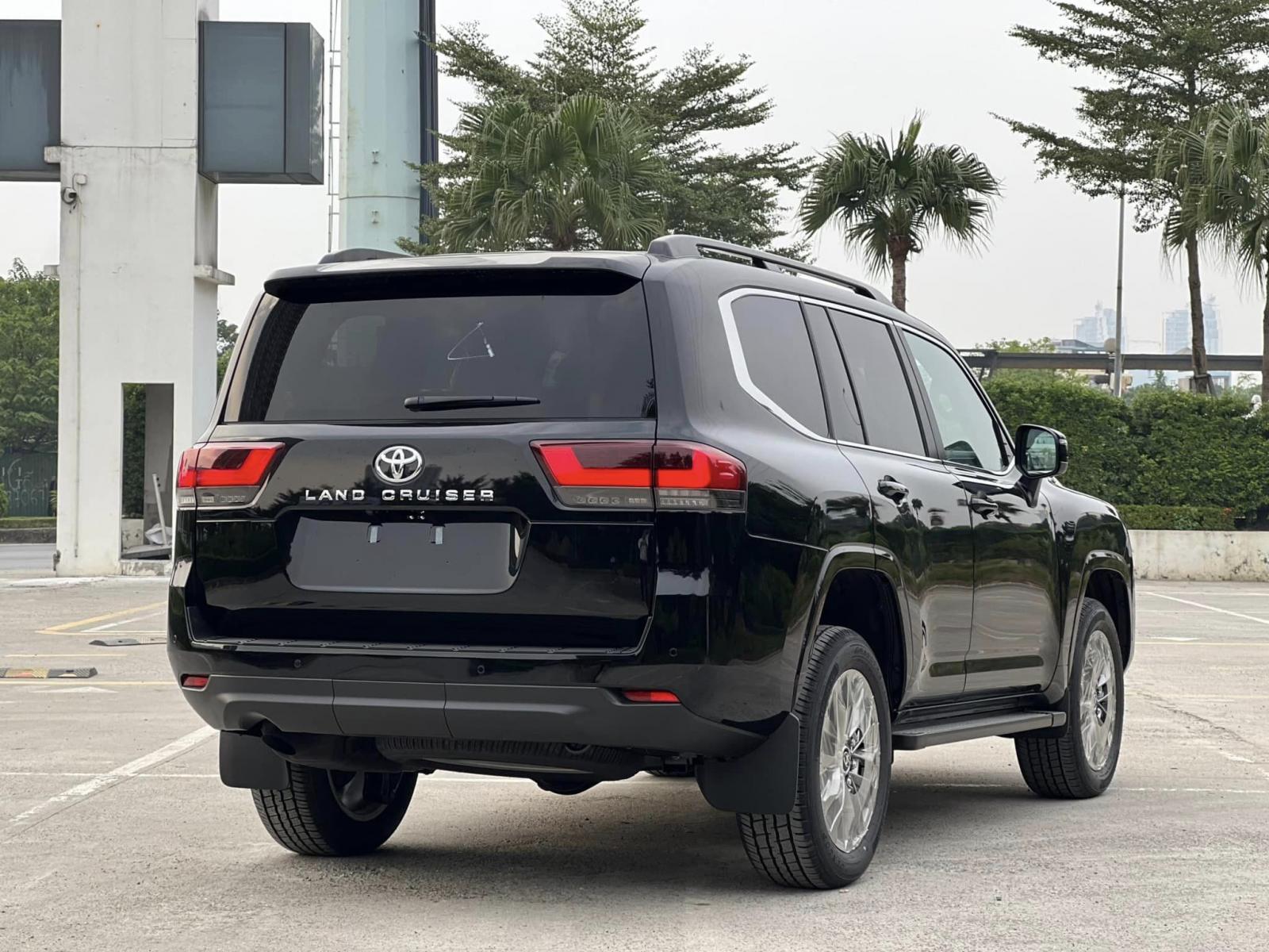 Toyota Land Cruiser LC300 2023 - Bán xe  Toyota Land Cruiser LC300 đ2023, màu đen, nhập khẩu nguyên chiếc, bản mới nâng cấp 