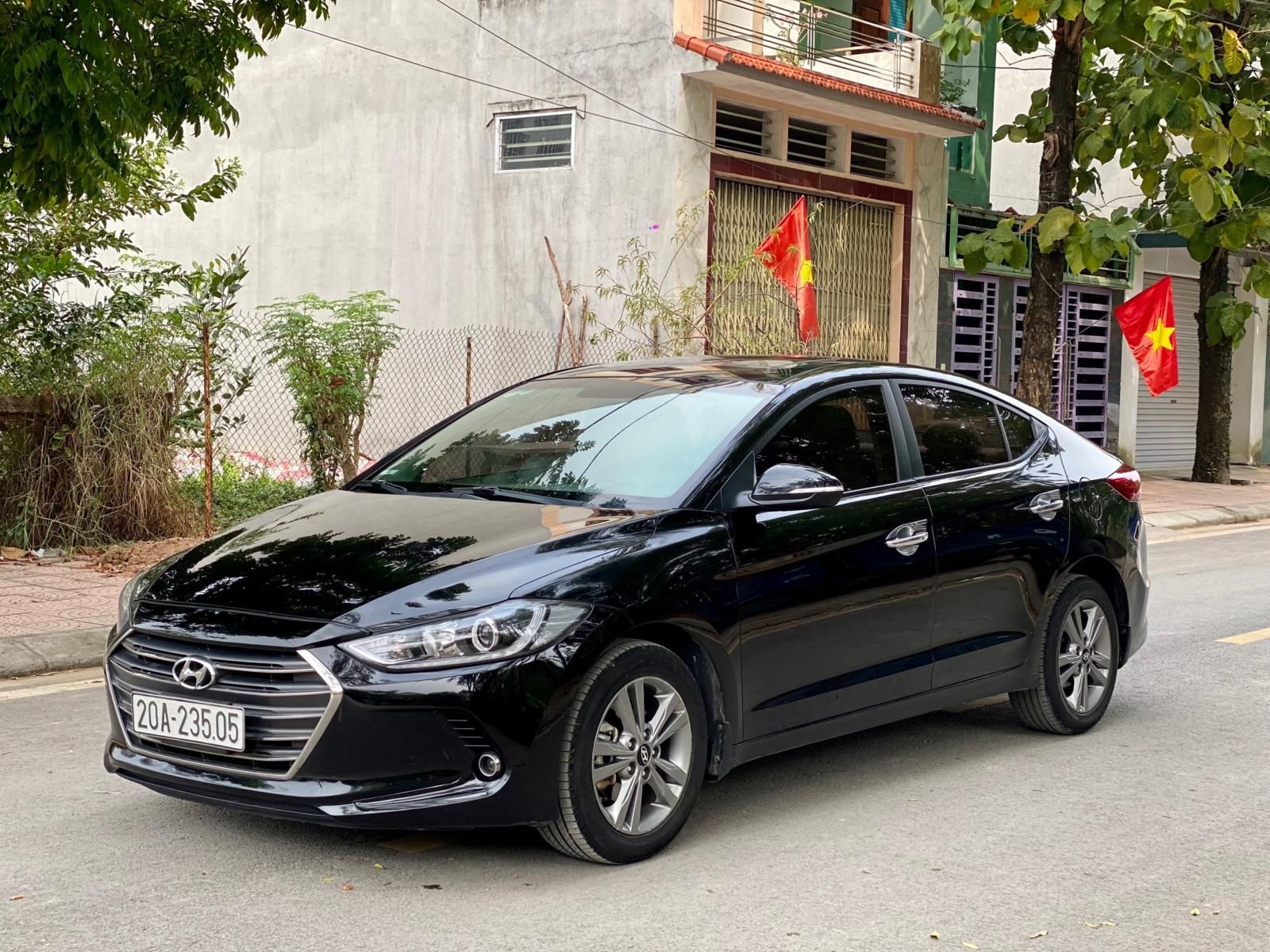 Hyundai Elantra 2017 - Xe màu đen