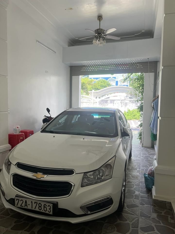 Chevrolet Cruze 2016 - Xe màu trắng