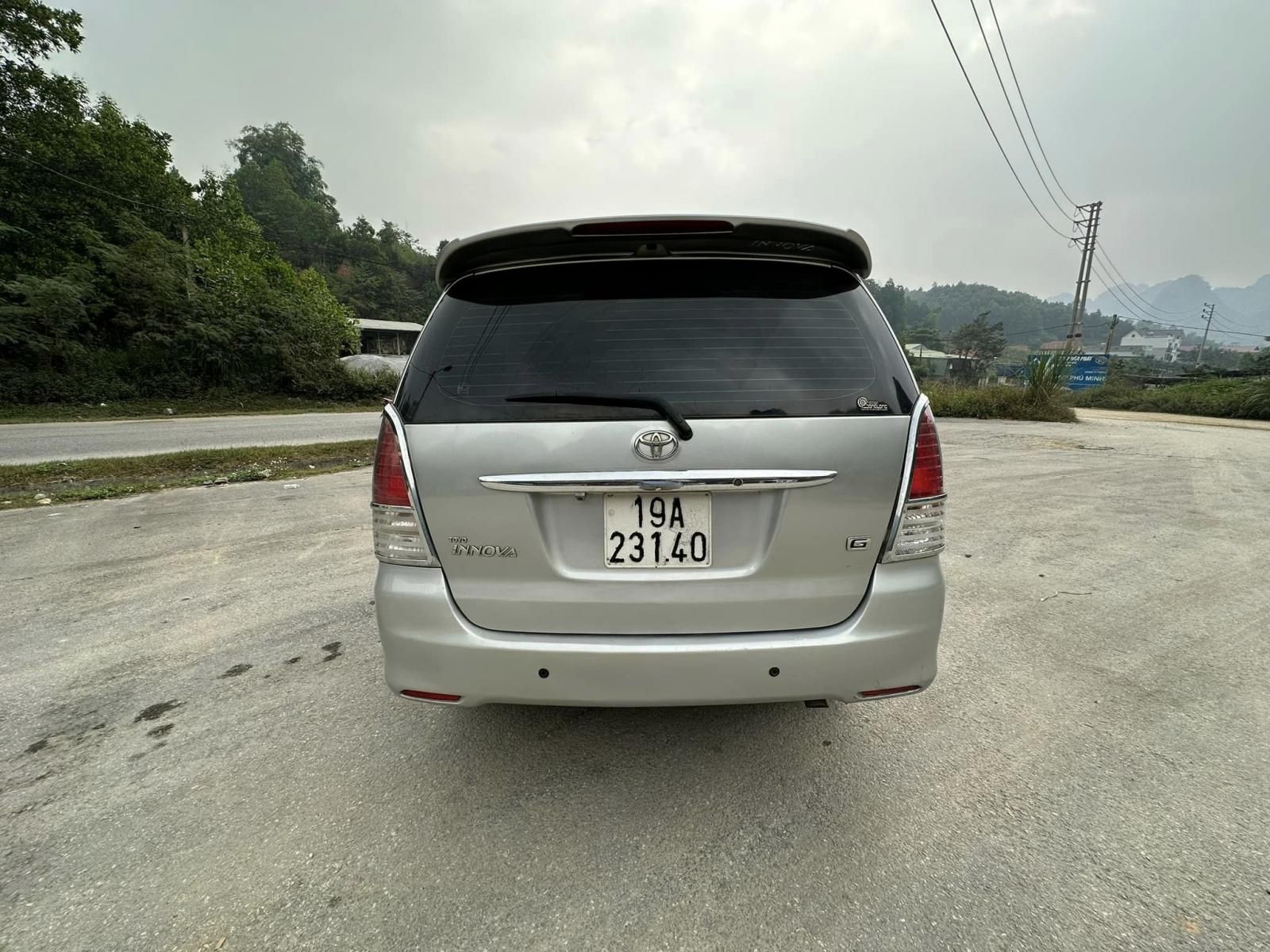 Toyota Innova 2009 - Xe màu bạc