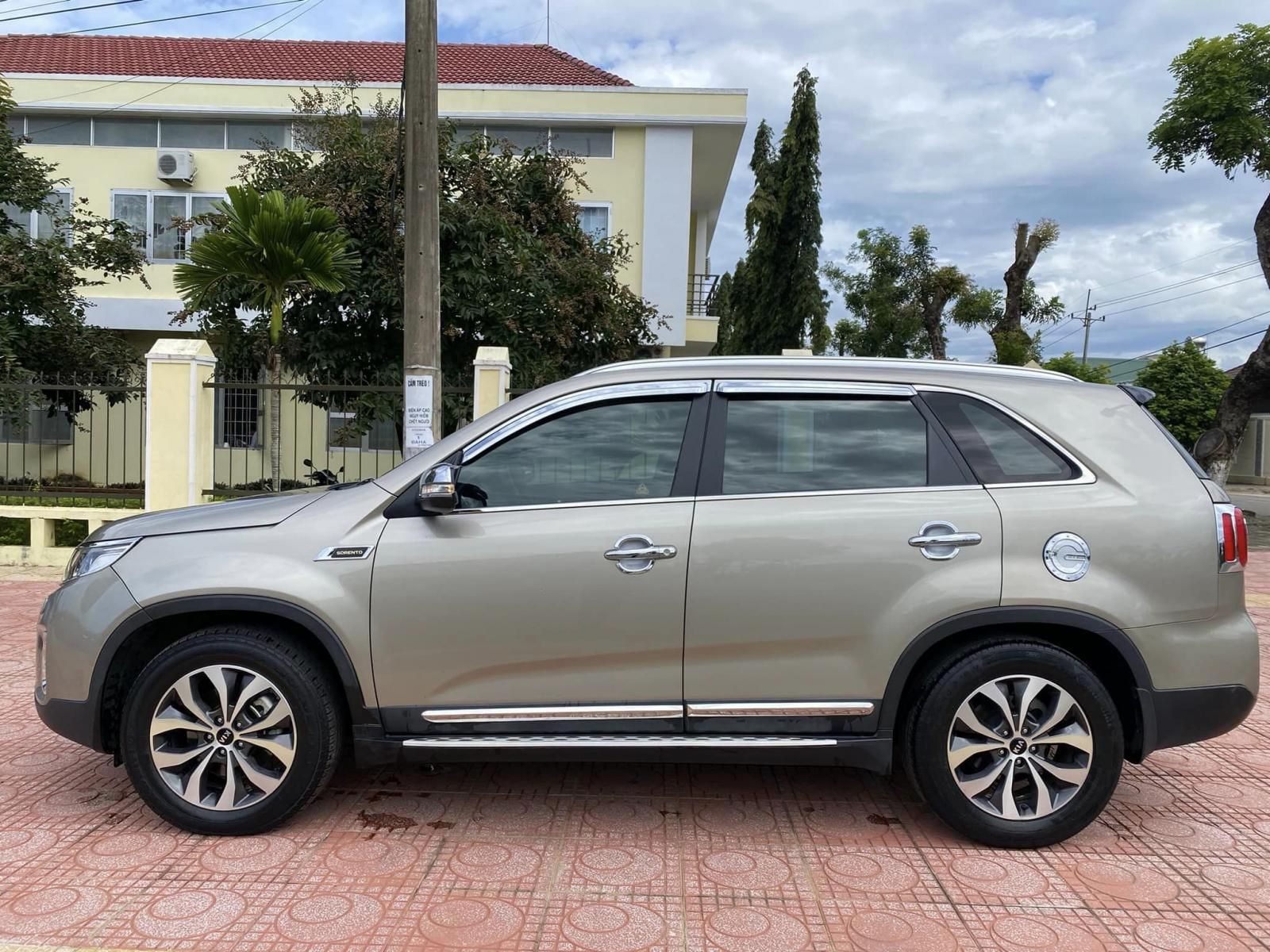 Kia Sorento 2018 - Xe màu xám số tự động