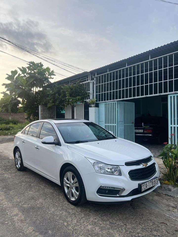 Chevrolet Cruze 2016 - Xe màu trắng