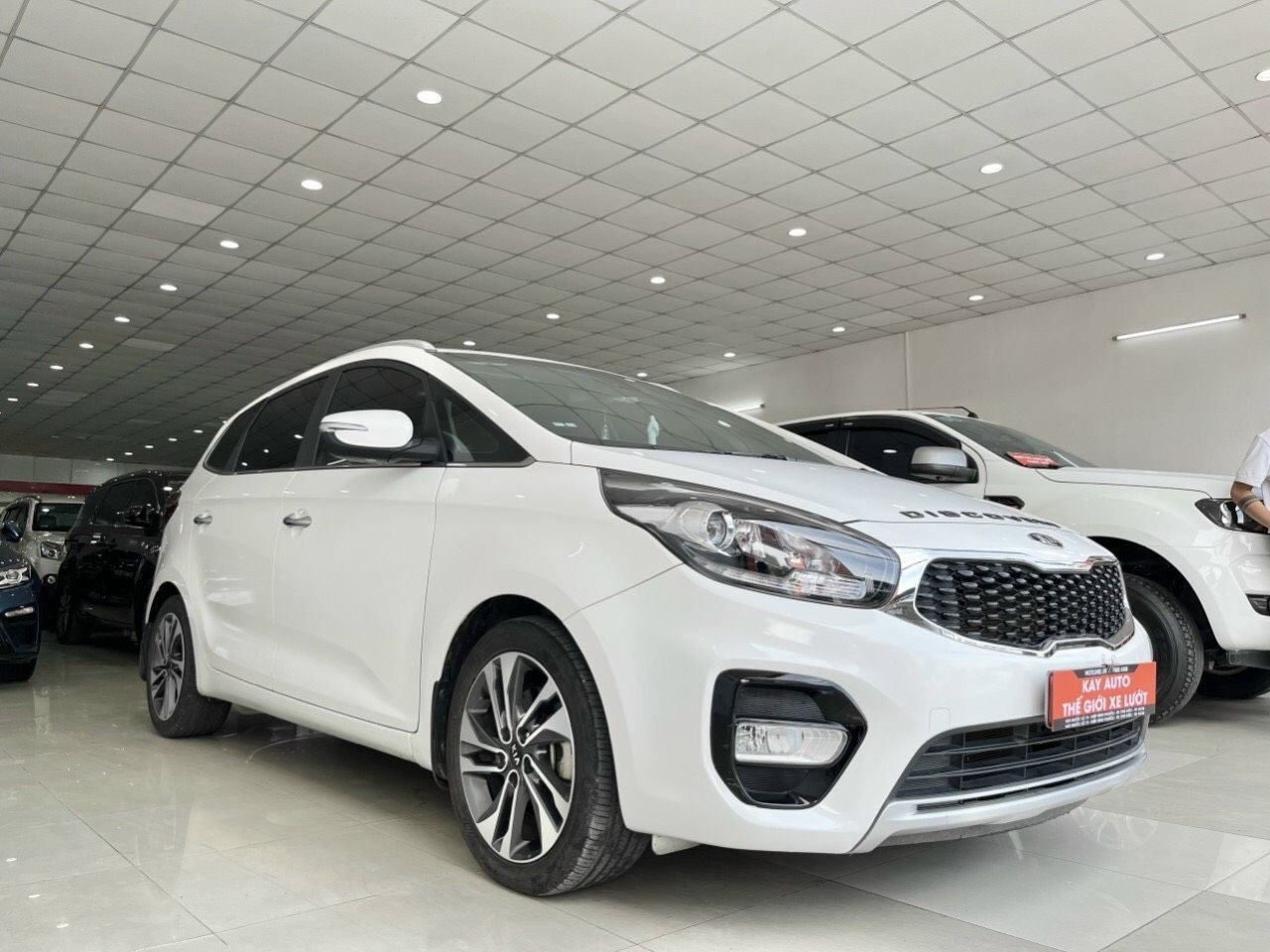 Kia Rondo 2017 - Màu trắng giá ưu đãi