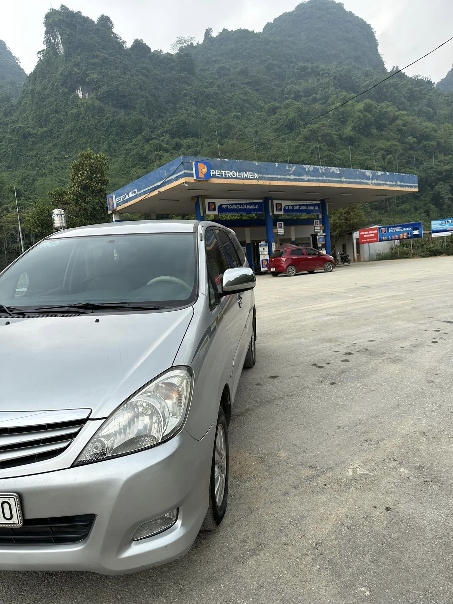 Toyota Innova 2009 - Xe màu bạc