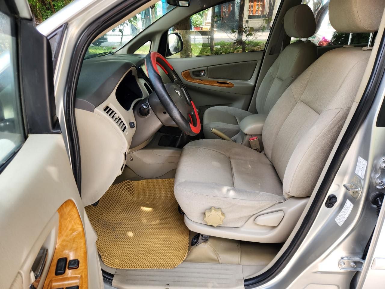 Toyota Innova 2009 - Màu ghi-bạc, gia đình sử dụng mới 95%