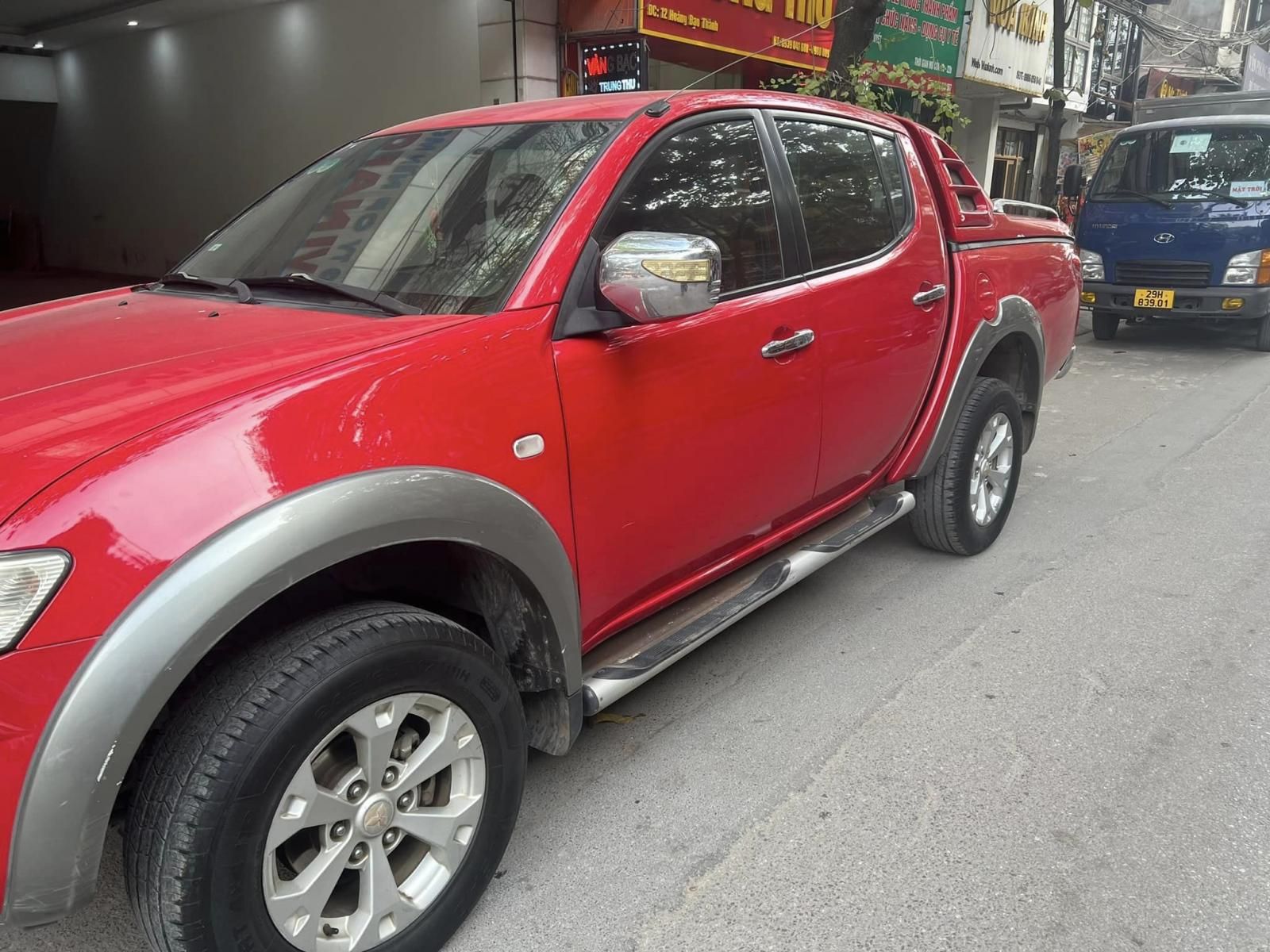 Mitsubishi Triton 2012 - Xe màu đỏ