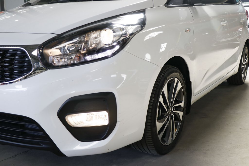 Kia Rondo 2022 - Xe màu trắng