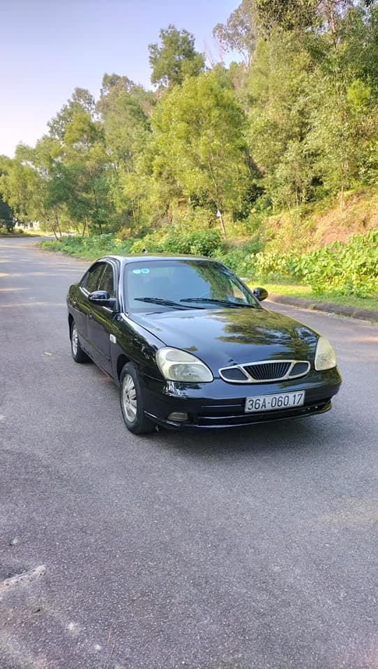 Daewoo Nubira 2001 - Xe màu đen