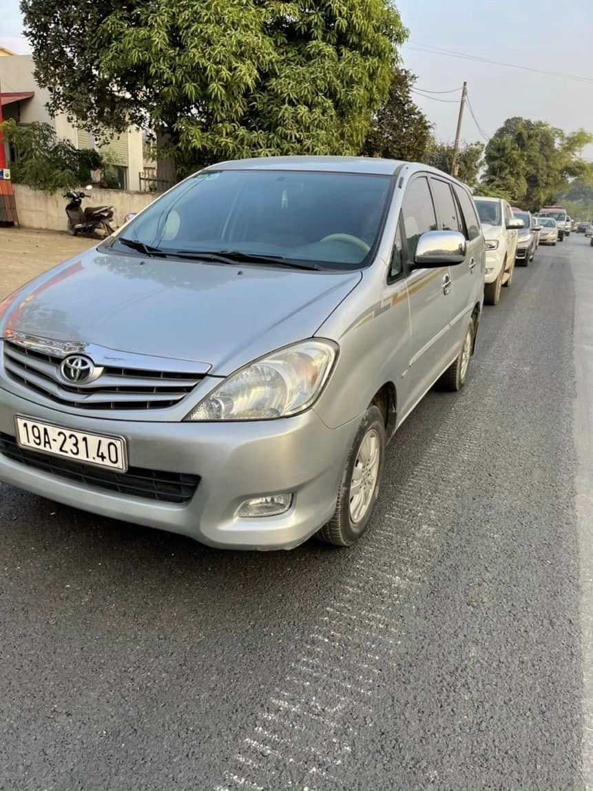 Toyota Innova 2009 - Xe màu bạc