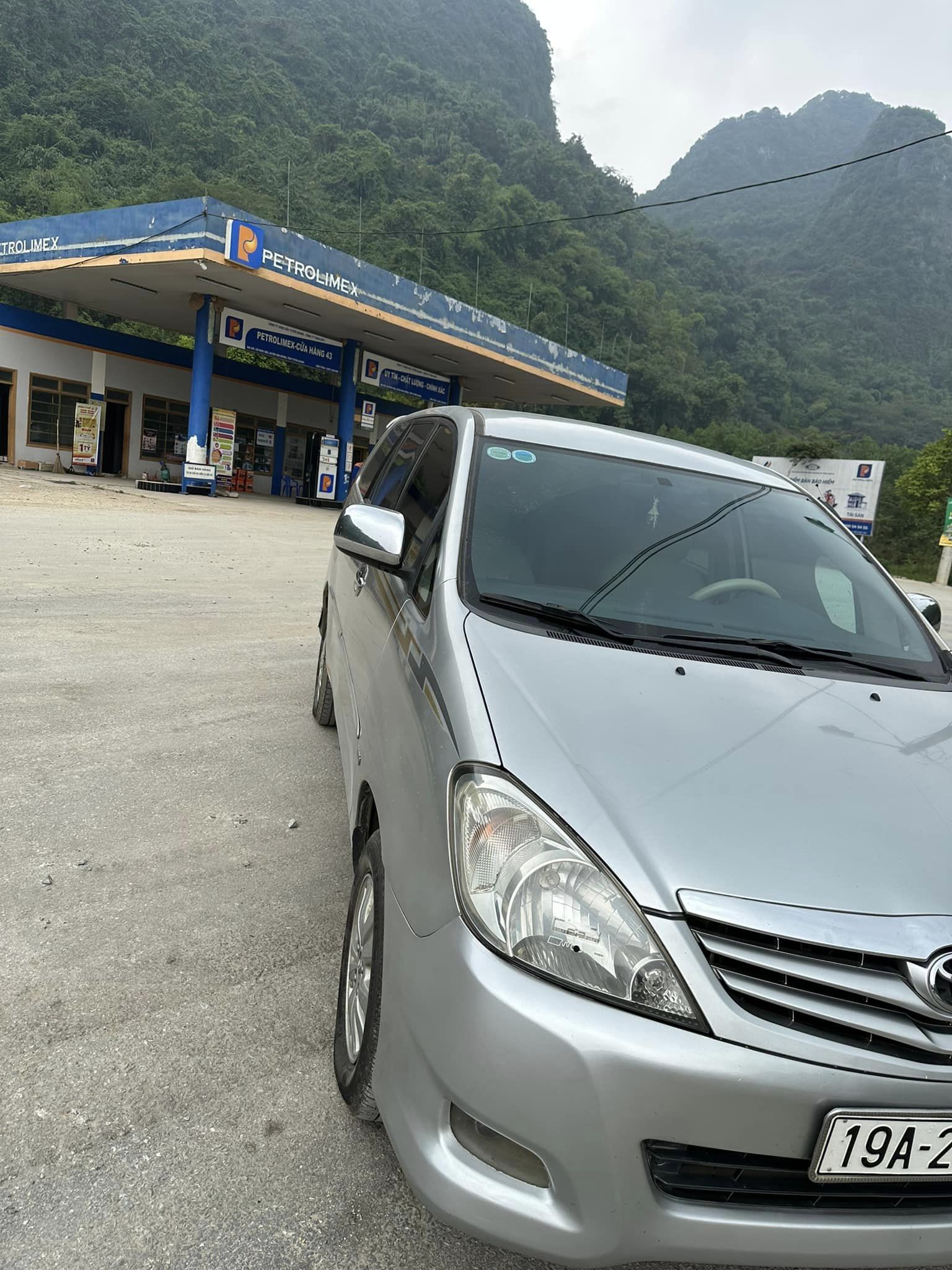 Toyota Innova 2009 - Xe màu bạc