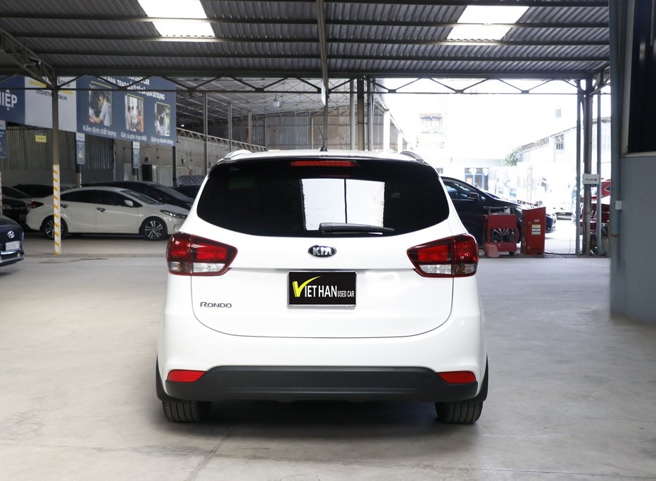 Kia Rondo 2022 - Xe màu trắng