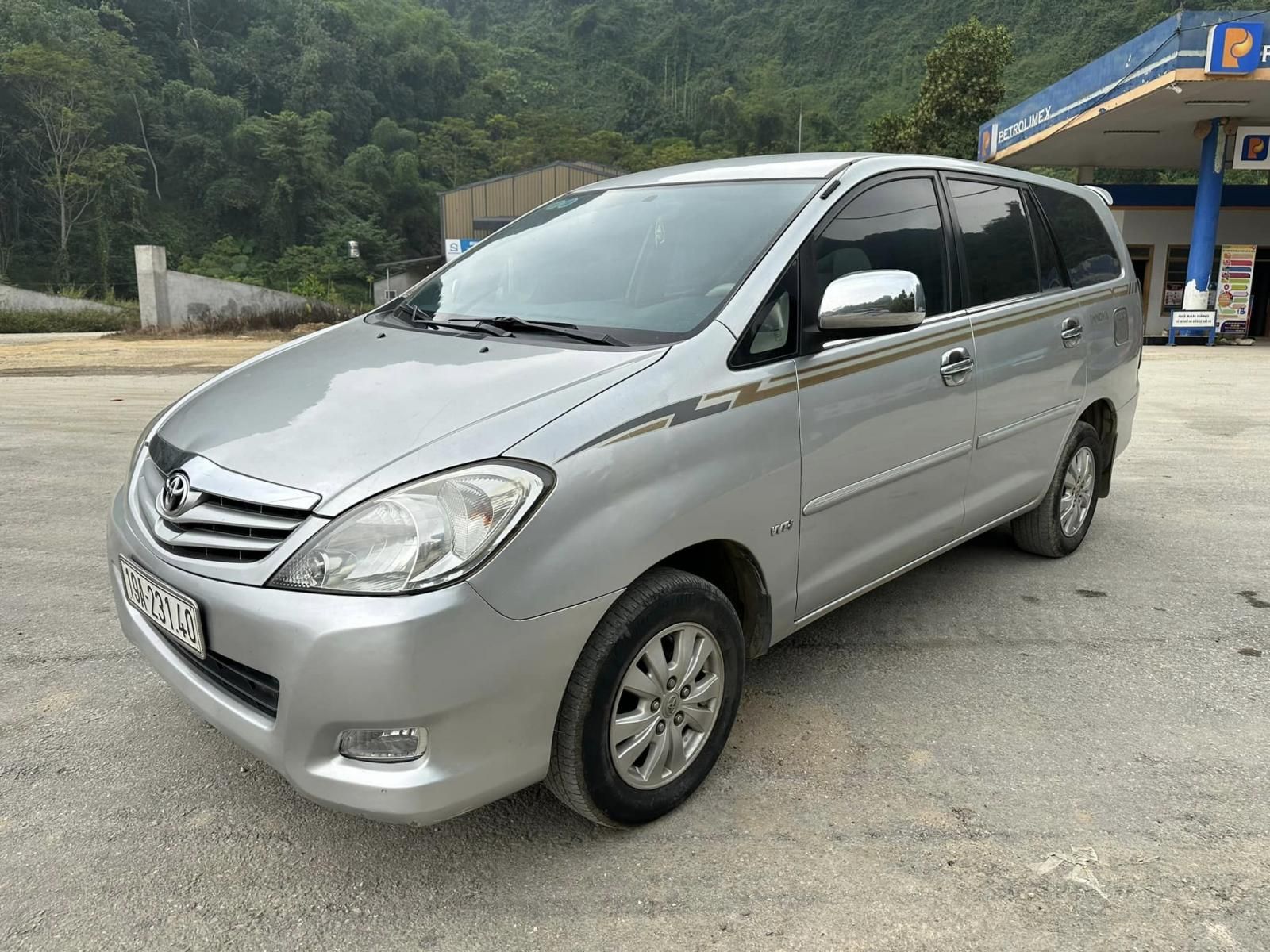 Toyota Innova 2009 - Xe màu bạc