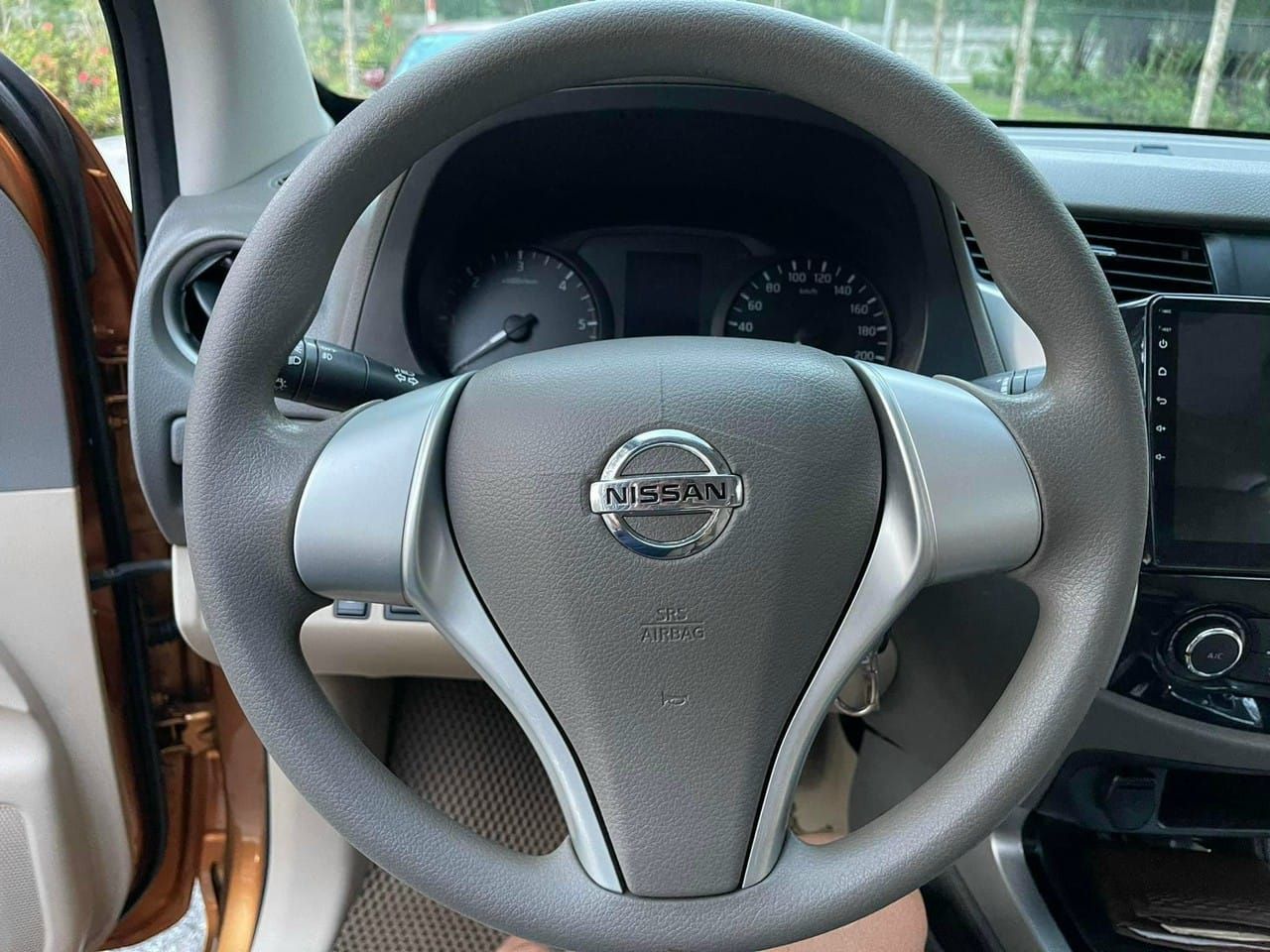 Nissan Navara 2018 - Xe màu nâu giá cạnh tranh