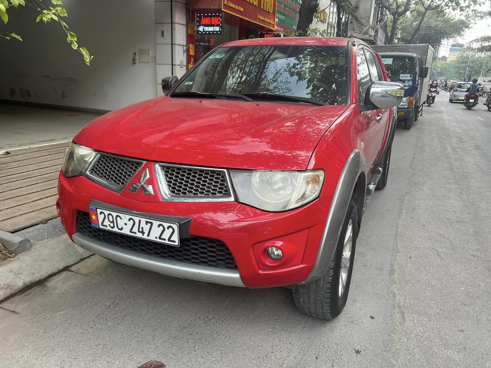 Mitsubishi Triton 2012 - Xe màu đỏ