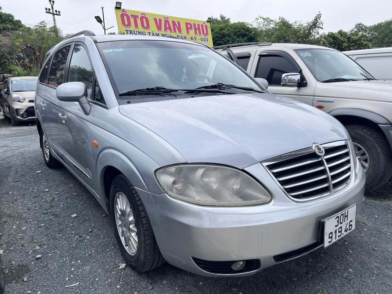 Ssangyong Stavic 2008 - Màu bạc, 205tr