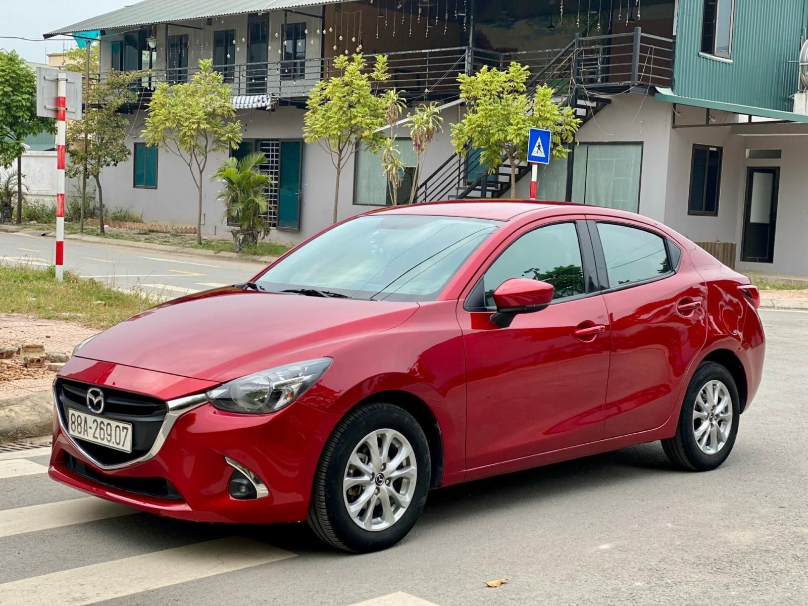 Mazda 2 2019 - Xe màu đỏ