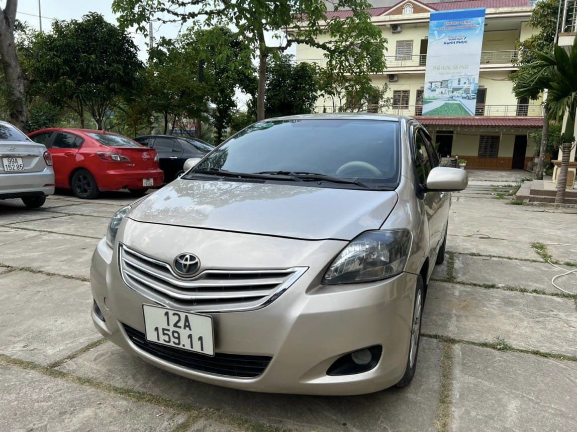 Toyota Vios 2010 - Màu bạc, 190tr