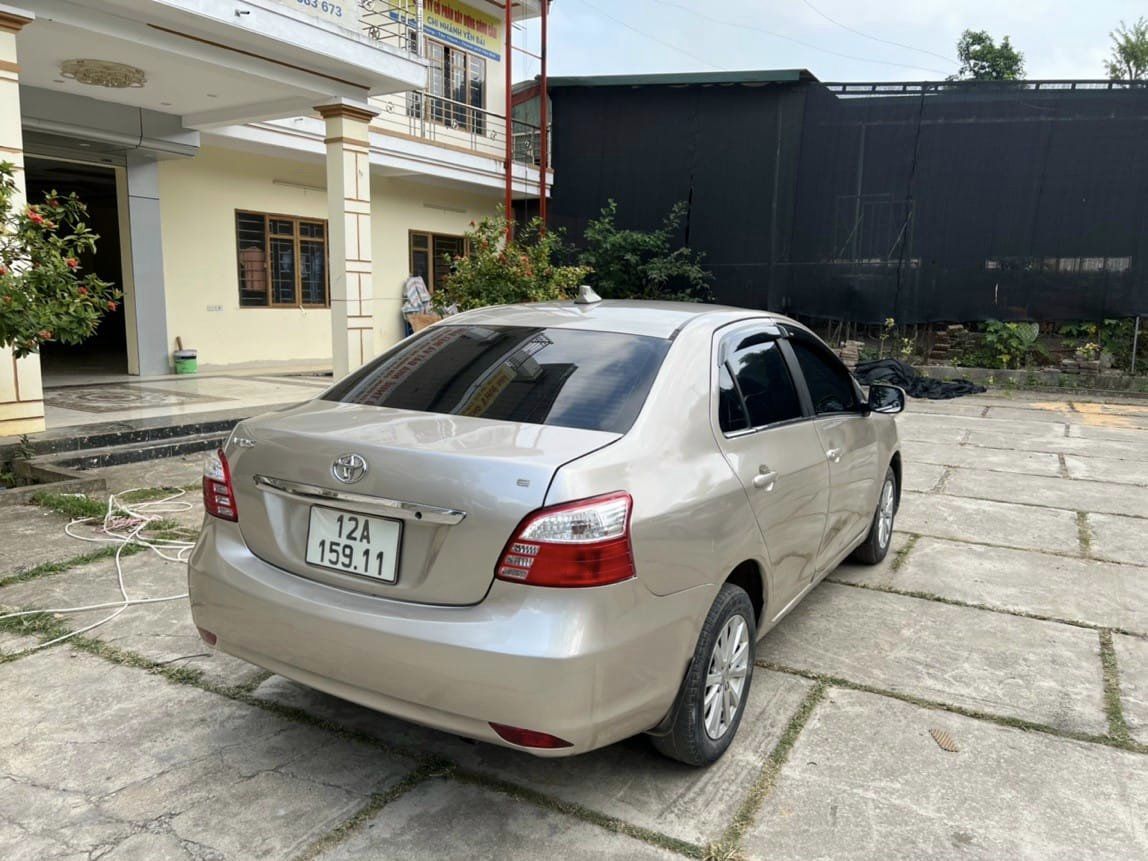 Toyota Vios 2010 - Màu bạc, 190tr