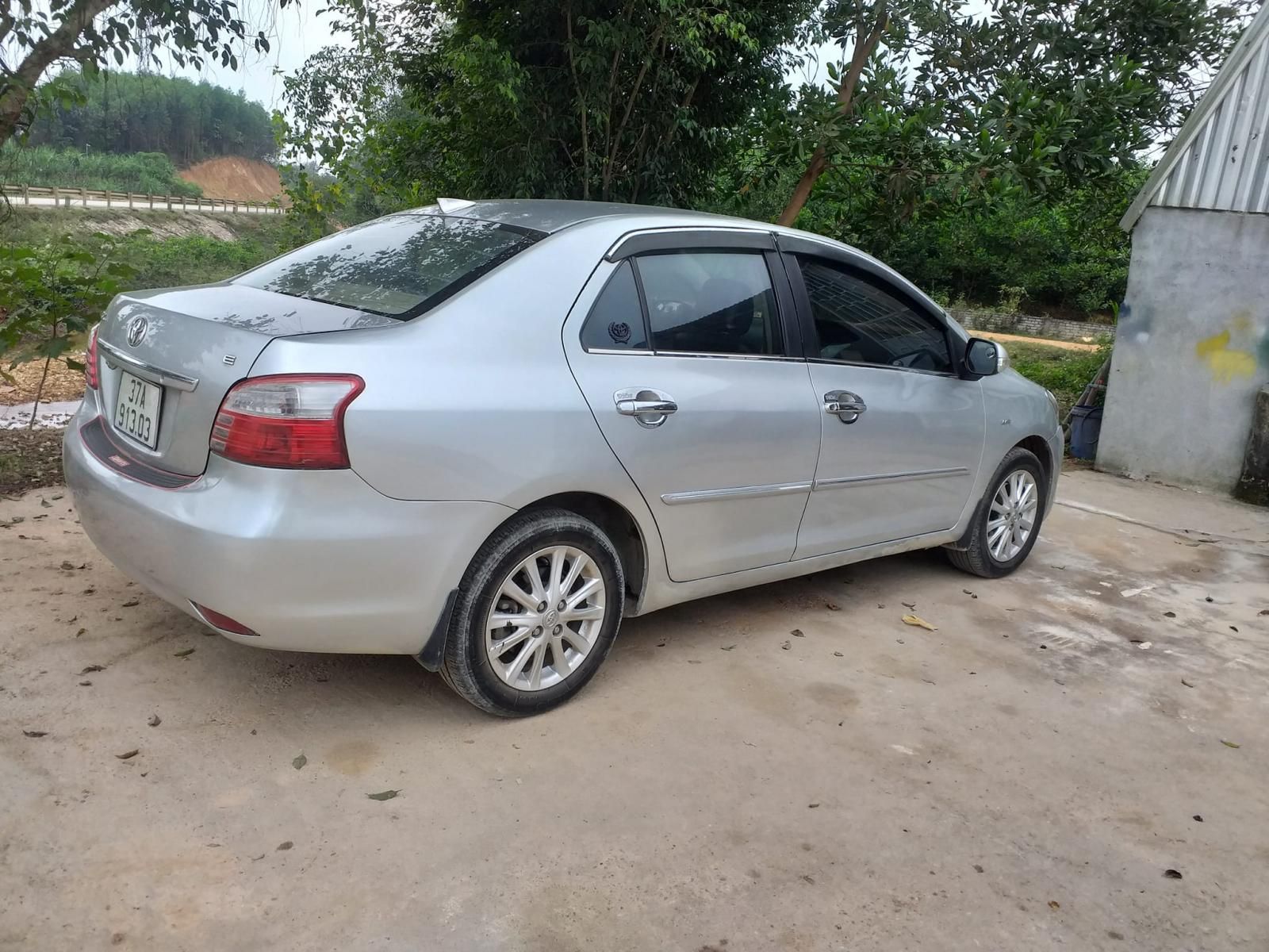 Toyota Vios 2011 - Màu bạc số sàn, 230tr